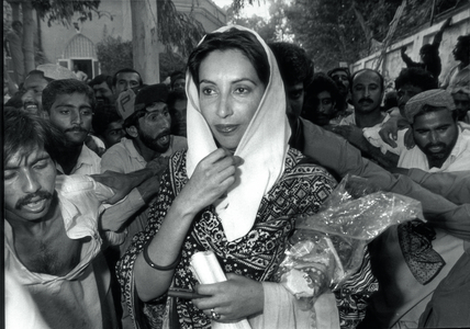 Benazir Bhutto, Pakistan, 1988