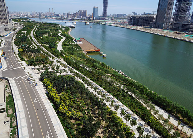 George Hargreaves, Hargreaves Associates, San Francisco, CA, USA: Haihe Riverfront – Ribbon Park, Tanggu District, Tianjin Municipality, China (2013)