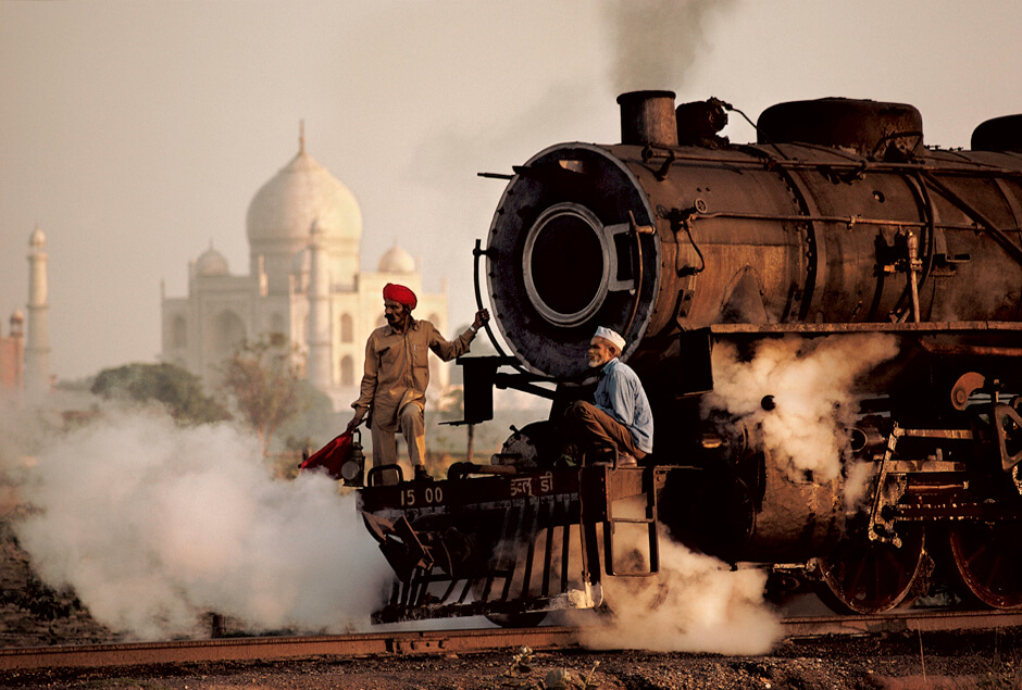Steve McCurry, Steam train passes in front of the Taj Mahal, Agra, Uttar Pradesh, 1983. All images taken from India by Steve McCurry