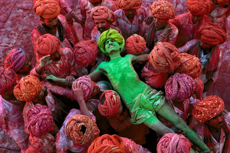 Steve McCurry, Holi Festival (1996), Rajasthan, India