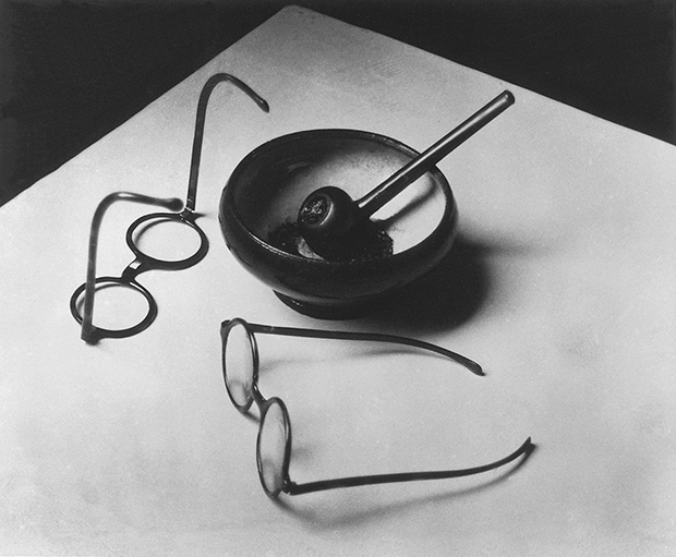 Mondrian's Pipe and Glasses, Paris 1926 - Andre Kertesz