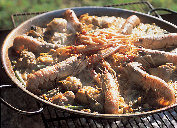 Paella rice with chicken and langoustines