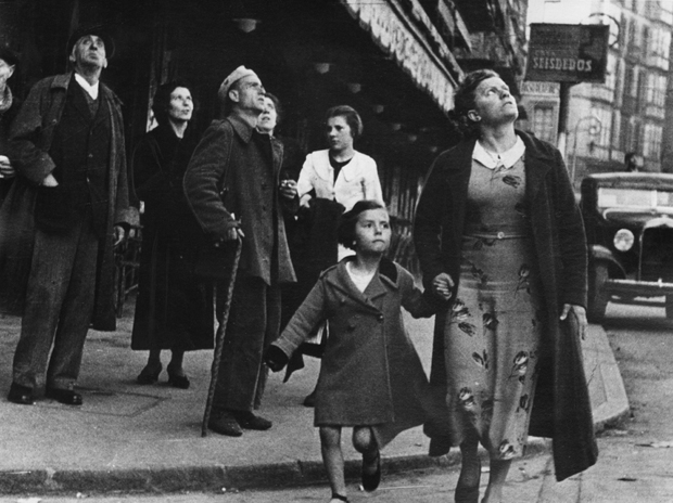 Robert Capa. Crowds running for shelter after an air-raid alarm sounded, Bilbao, Spain, May, 1937
