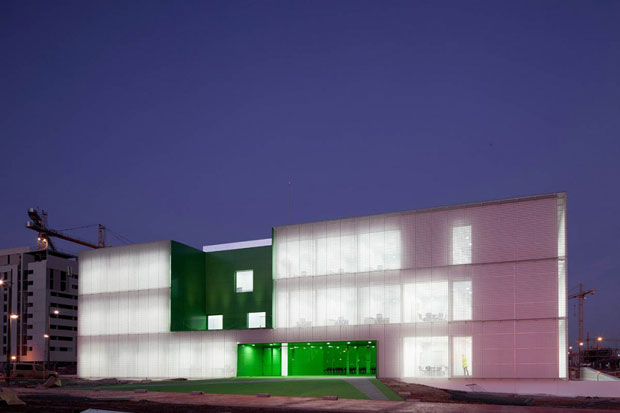Social Services building in Móstoles, Spain by Dosmasuno Arquitectos 