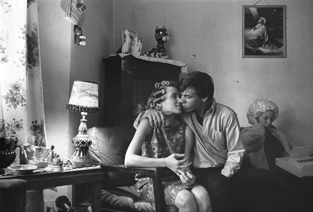 Danny Lyon, Inside Kathy's Apartment, Uptown (1965)