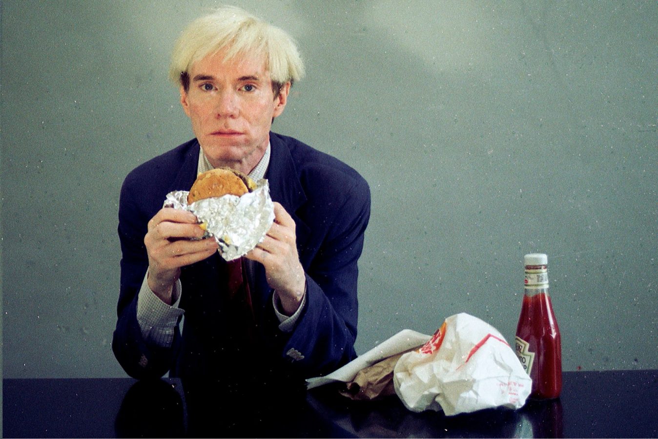 Warhol and his burger in 66 Scenes from America