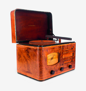 6028 Silverstone Radio and Record Player, Sears, Roebuck & Co., c.1938