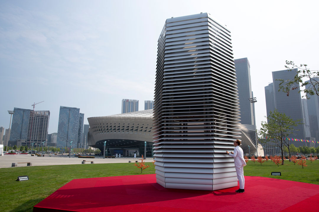 Smog Free Tower, 2015–present, aluminium, patented positive ionization technology, 700 x Ø 250 cm, installation view at Vierhavensstraat 52, Rotterdam, 2015. Artwork © Daan Roosegaarde