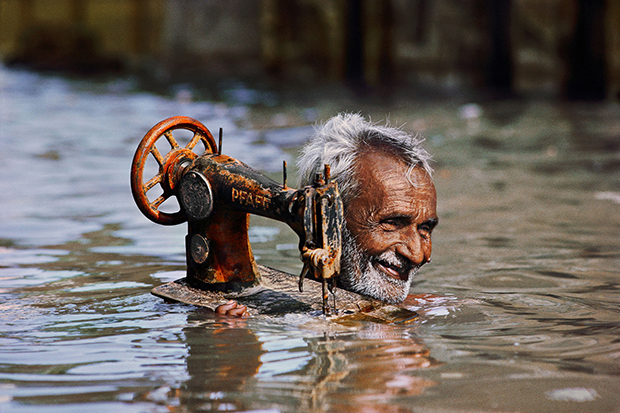 Tailor carrying his sewing machine, Porbandar, India, 1983. From Steve McCurry Untold