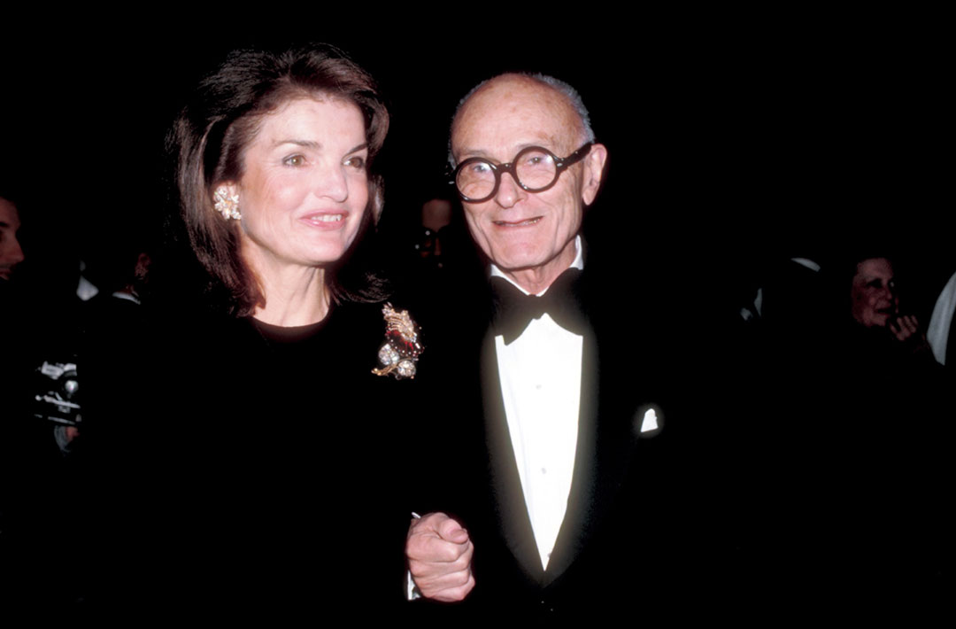 Philip Johnson with Jacqueline Kennedy Onassis, New York, December 1983. Harry Harris/AP/Shutterstock
