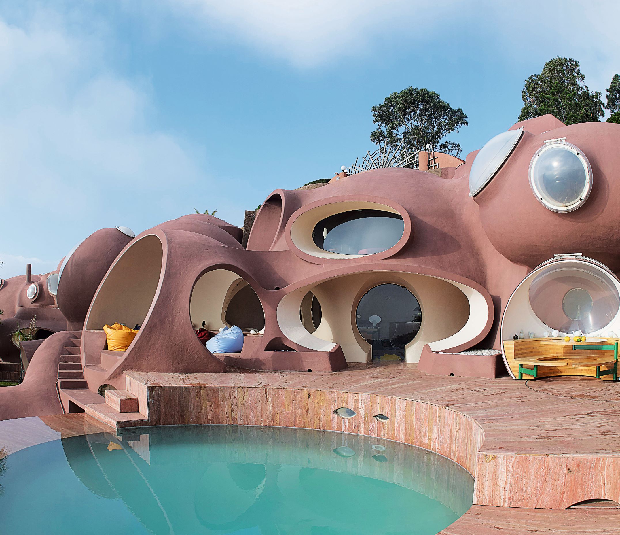 Bubble Palace, 1989, Théoule-sur-Mer, France, Antti Lovag. Picture credit: © Yves Gellie for The Maison Bernard Endowment Fund, as reproduced in Houses: Extraordinary Living
