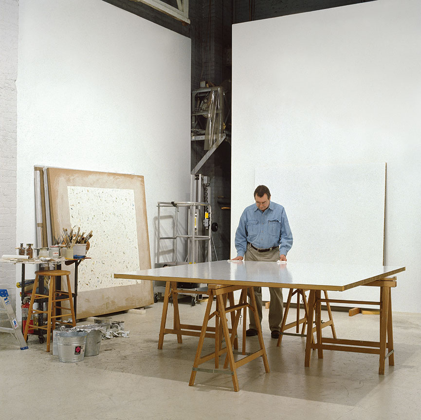  Robert Ryman in his studio, New York, 1999. Photograph by Bill Jacobson