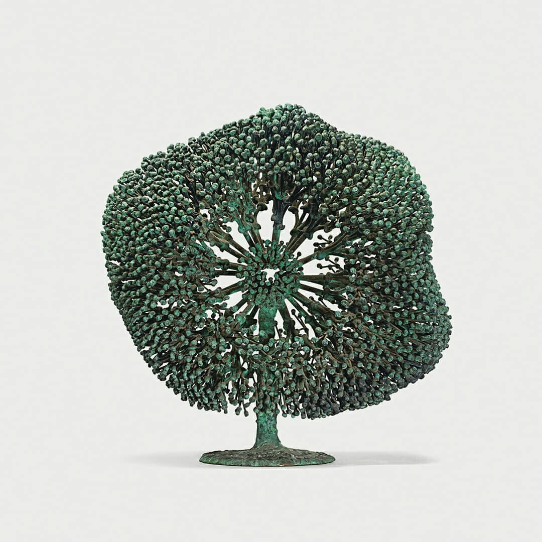Untitled (bush form), c. 1970. Welded copper and bronze with applied patina. 161/2 x 161/2 in.
(41.9 x 41.9 cm). Images courtesy and copyright © 2019 Estate of Harry Bertoia / Artists Rights Society (ARS), New York/ Images courtesy of Wright.