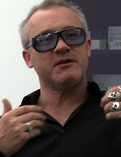 Damien Hirst; still image from the 2010 documentary The Future of Art. Image courtesy of Wikimedia Commons