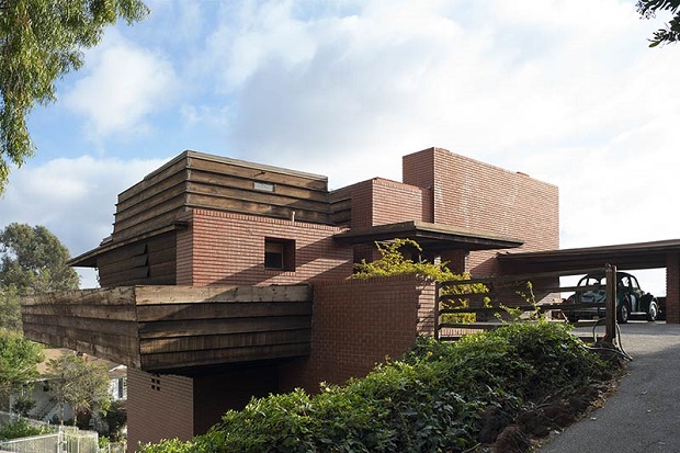 The George D Sturges residence by Frank Lloyd Wright. Image courtesy of LA Modern Auctions