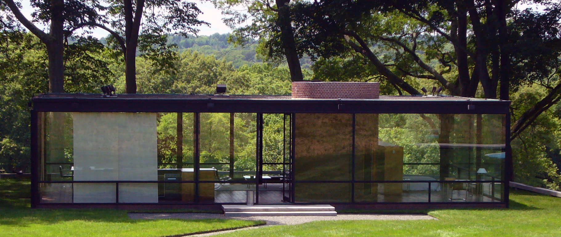 The Glass House by Philip Johnson. Photograph by Staib, courtesy of Wikimedia Commons