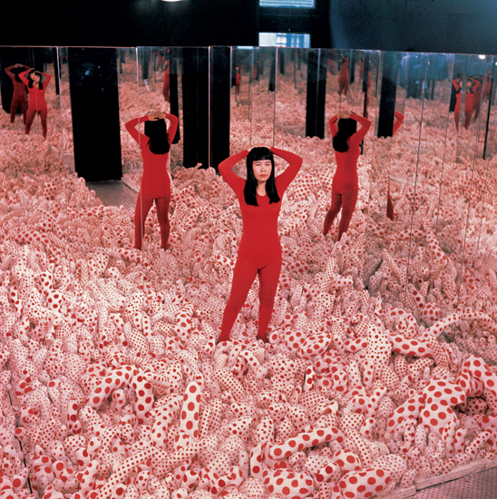Yayoi Kusama, Infinity Mirror Room (Phalli's Field) (1965)